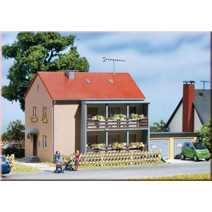 12236 (HO/TT) Auhagen Многоквартирный дом